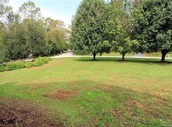 5th image of 220 N Shore Dr