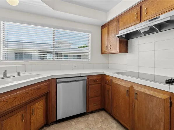 4343 Finley Ave APT 33, Los Angeles, CA 90027