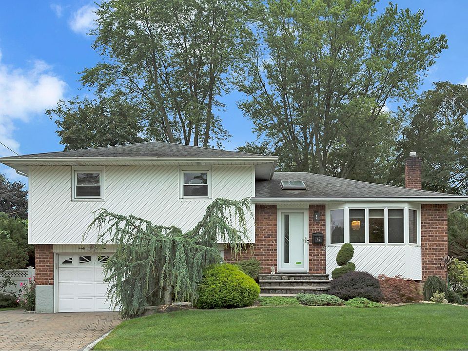 1st image of 42 Pickwick Dr N