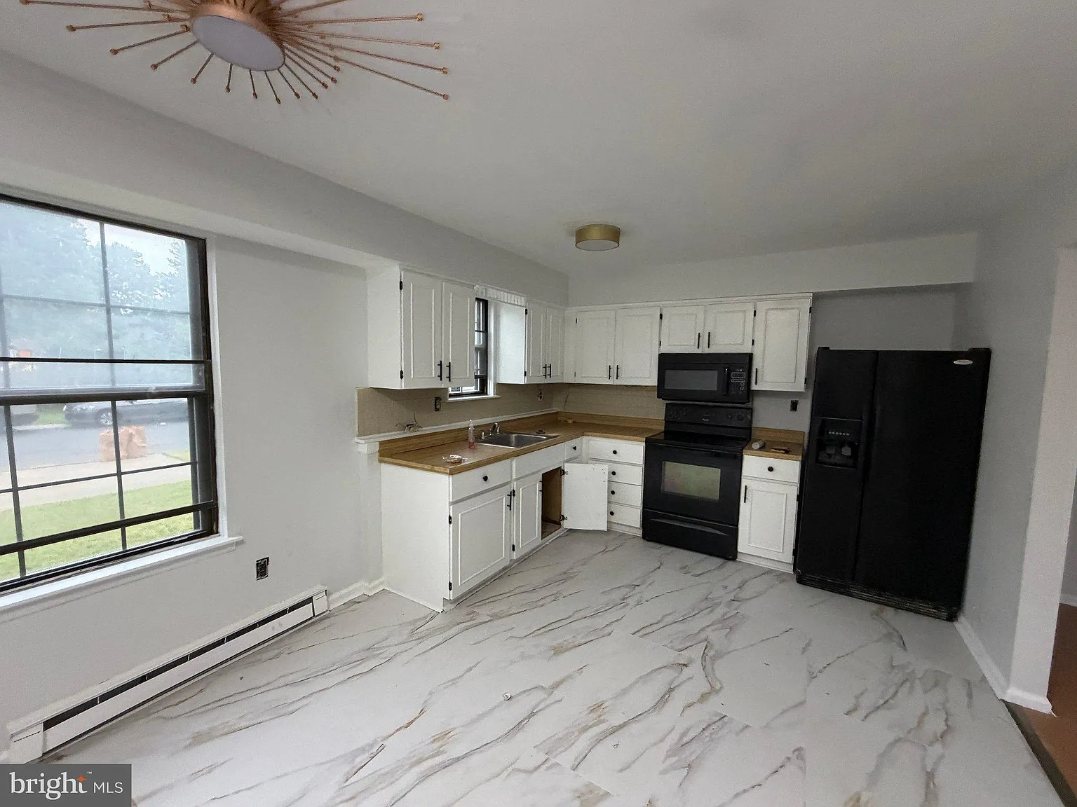 3 bed, 1.0 bath, 1250 sqft, $2,500 — Photo 3