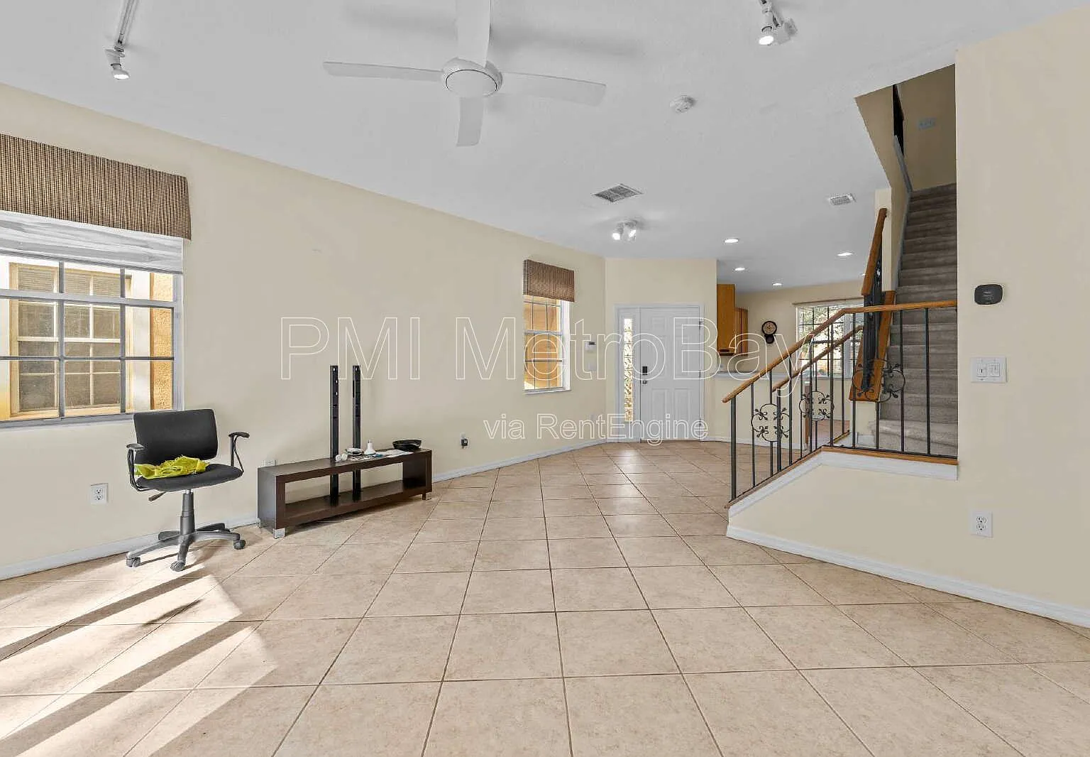 3 bed, 2.5 bath, 1464 sqft, $1,900 — Photo 2
