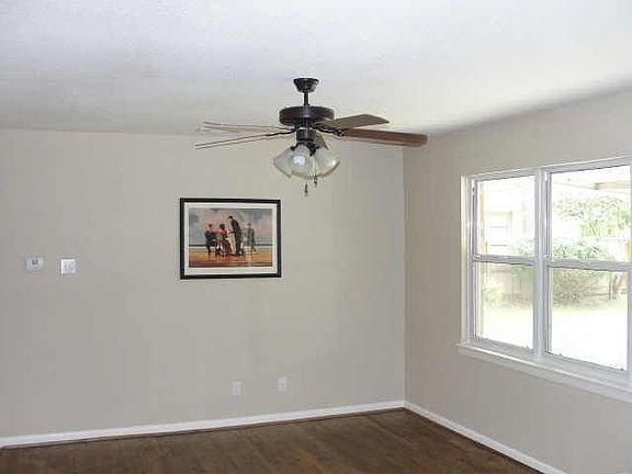 3rd image of 3528 Woodleigh Dr