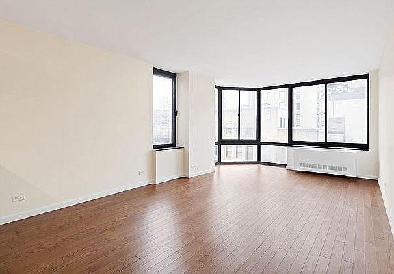 3rd image of 215 W 95th St APT 9E