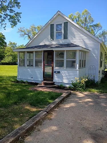 710 Grove St Photo 1