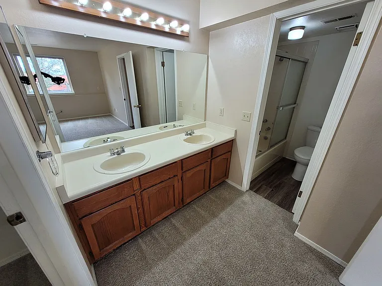 2720-2758 Mirage Dr — Photo 35