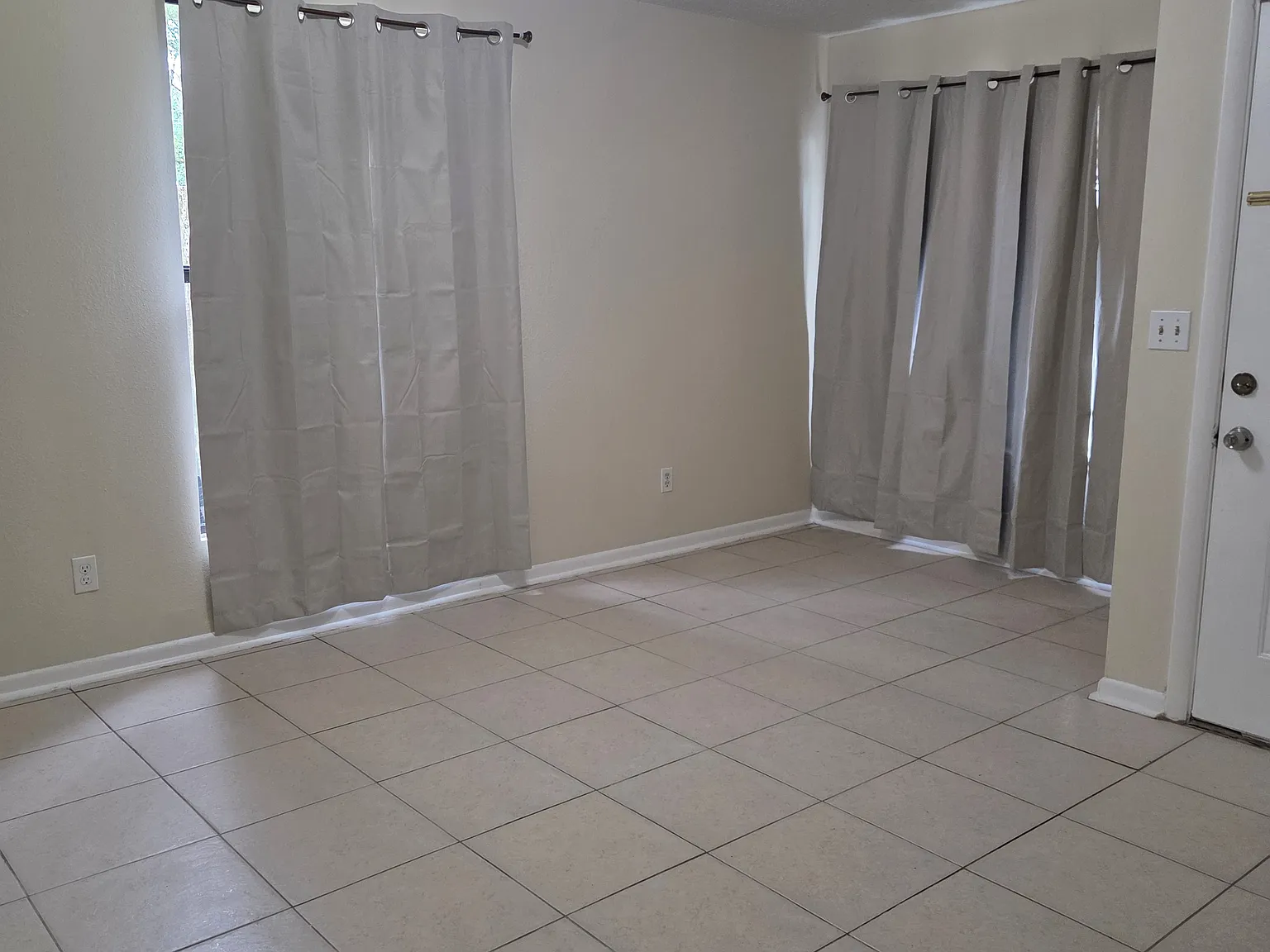 2 bed, 709 sqft, $1,950 — Photo 2