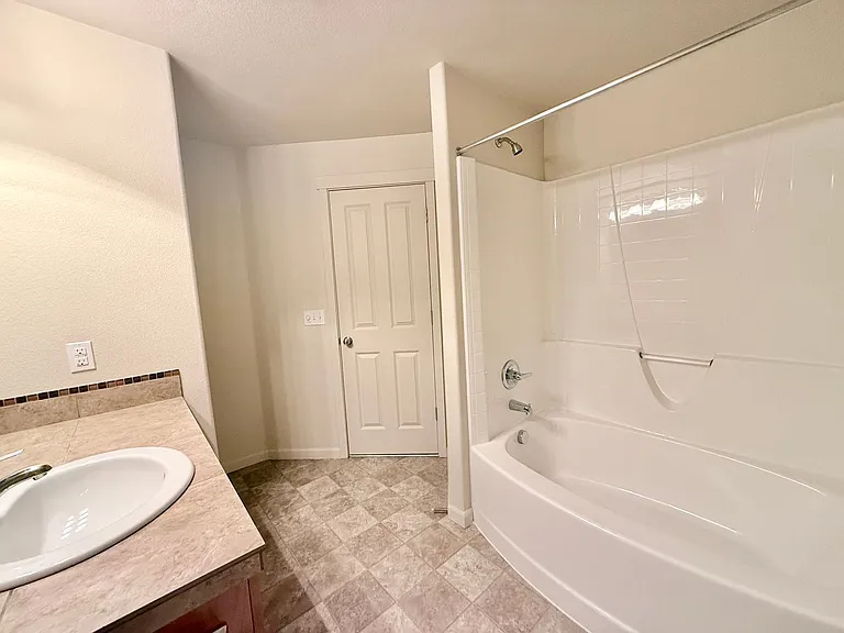 10834 NE Holly St #202 — Photo 17