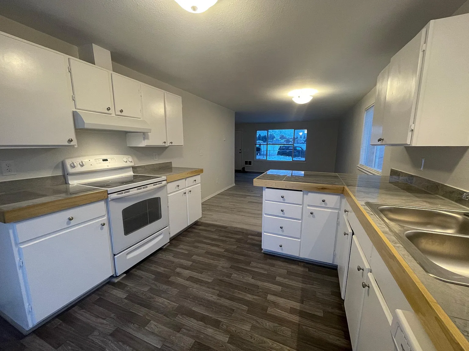 2 bed, 1100 sqft, $1,750 — Photo 2