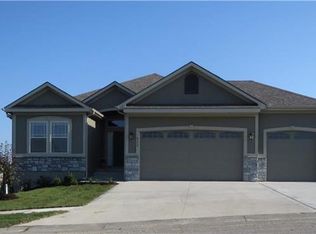 2616 SE Creekridge Ct, Blue Springs, MO 64014