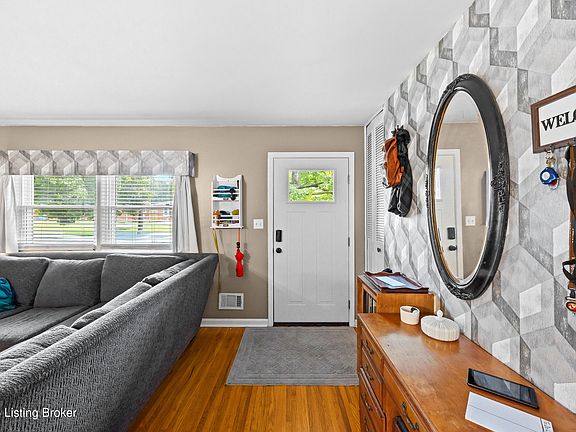 3rd image of 3021 Mid Dale Ln