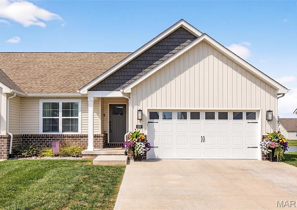 1st image of 820 Applewood Creek Dr