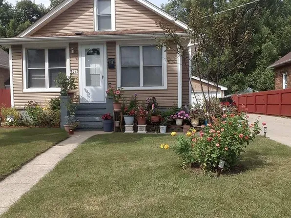 1626 10th St, Waukegan, IL 60085