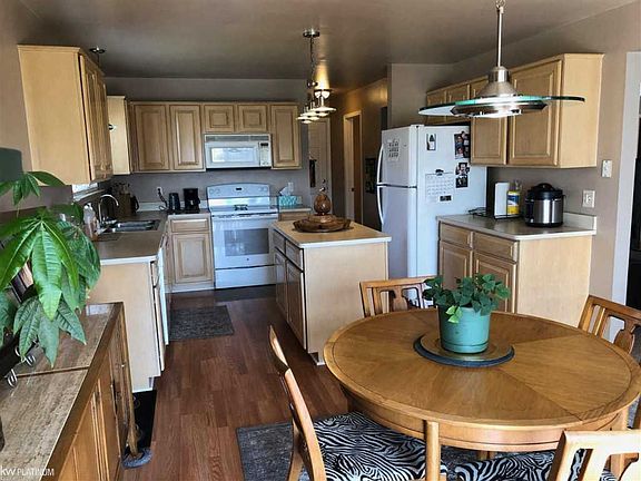 2nd image of 28943 Oakmont Dr