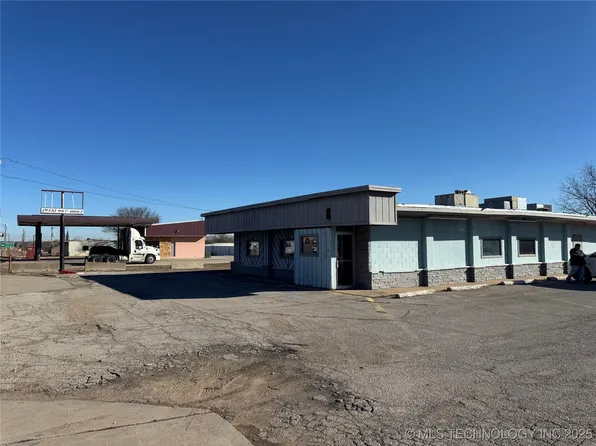 721 W 7th St, Stroud, OK 74079