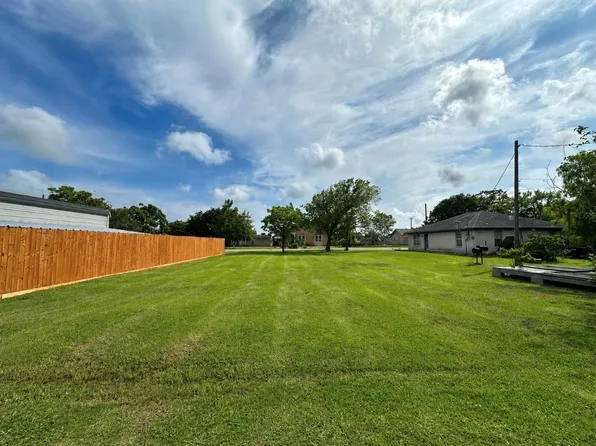 12 N Avenue A, Freeport, TX 77541