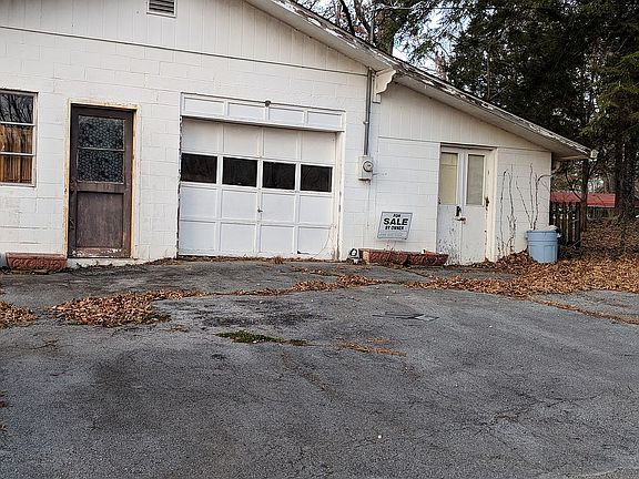 Large garage and workshop
