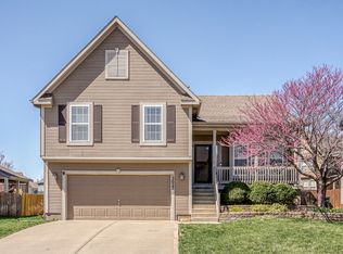 12022 S Redbud Ln, Olathe, KS 66061
