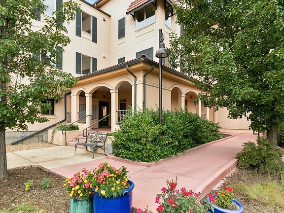 Building with secured entrance