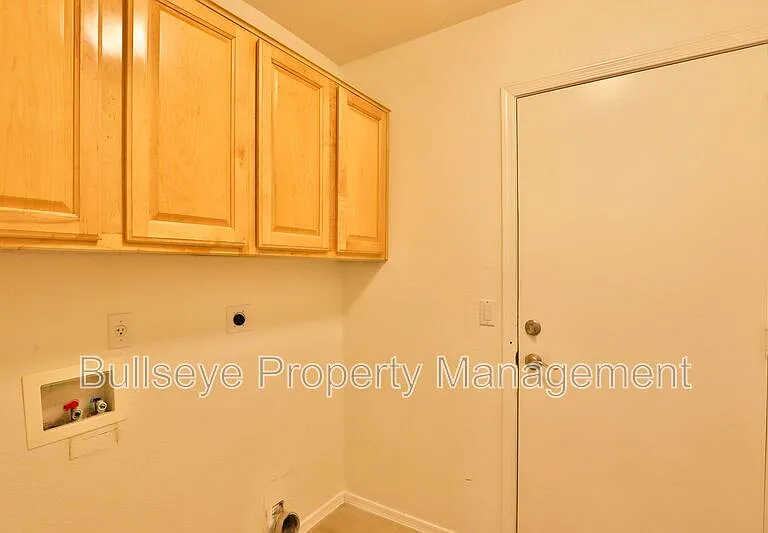 1697 N La Fresa Dr — Photo 8