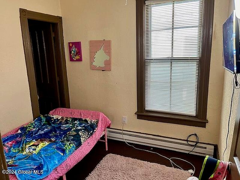 4th image of 421 Tenth Street