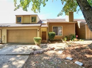 1543 Burnstone Dr, Stone Mountain, GA 30088