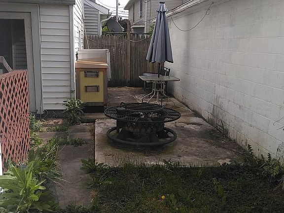 5th image of 443 E Charles St