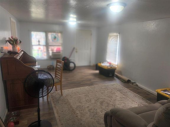 4th image of 2315 SW 23rd St