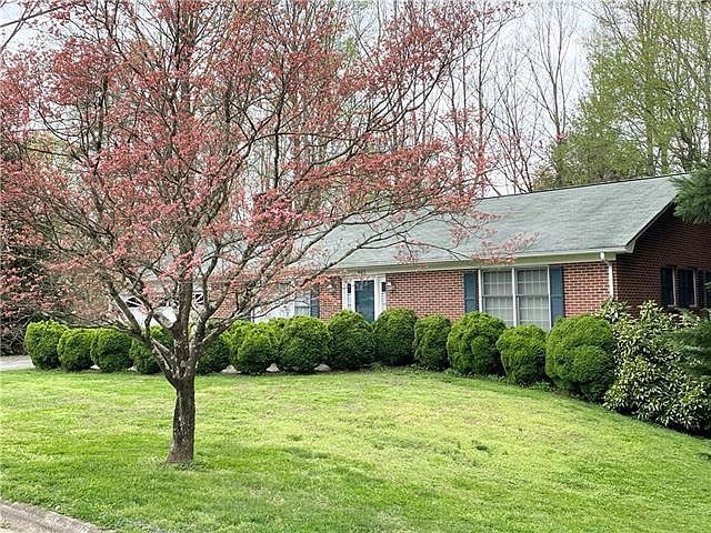 1st image of 907 Plantation Dr