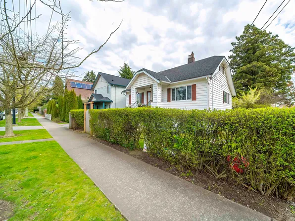 1320 10th Ave, New Westminster, BC V3M 3H9