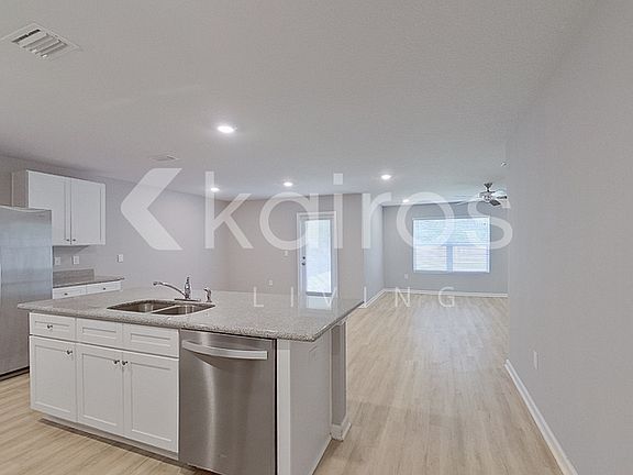 5th image of 225 Monarch Ln