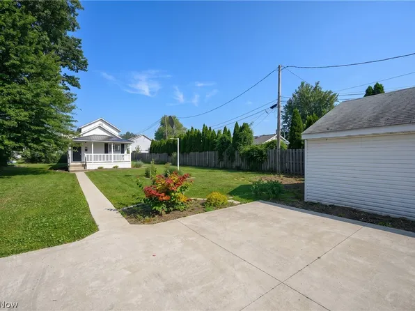 368 4th Dr NW, New Philadelphia, OH 44663