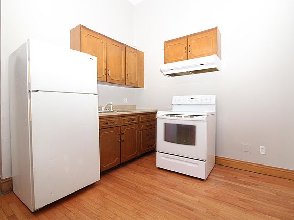 4th image of 2700 Chippewa St APT 1E