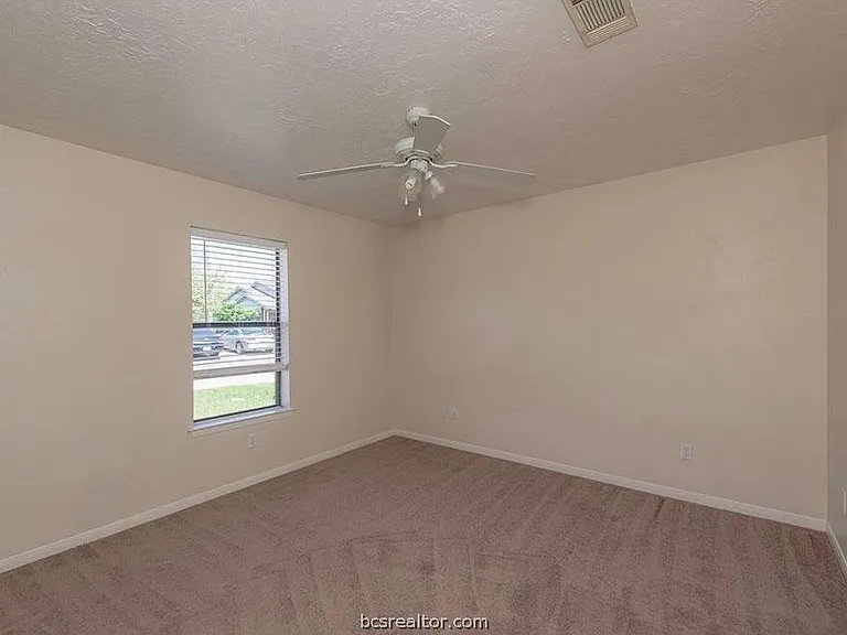 2515 Hickory Dr — Photo 6