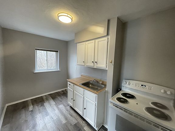 2nd image of 9230 Reading Rd APT 3