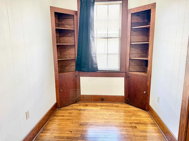 2554 Zeeland Ave — Photo 6