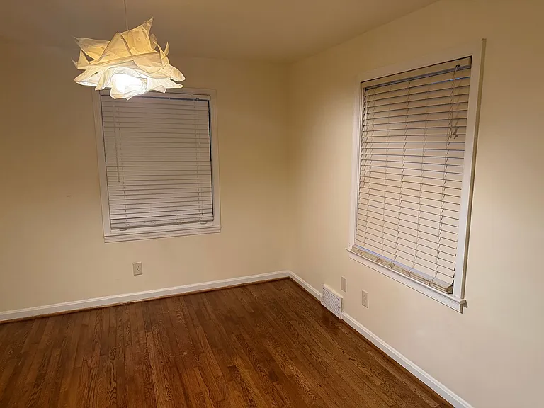 2022 Woodbine Ter NE — Photo 4