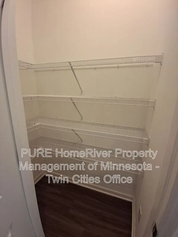3 bed, 2.0 bath, 2216 sqft, $3,000 — Photo 4