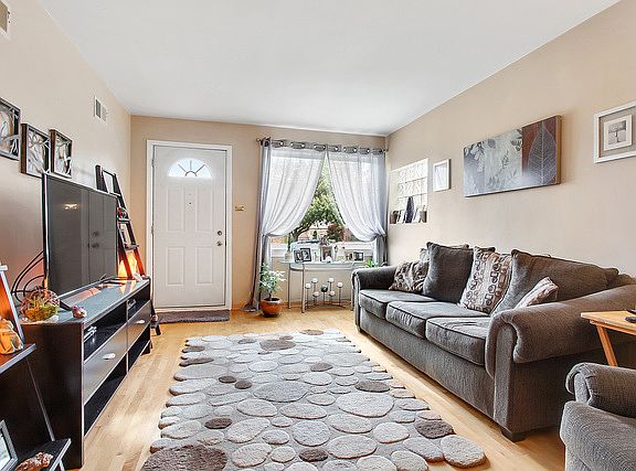 3rd image of 5444 S Nordica Ave