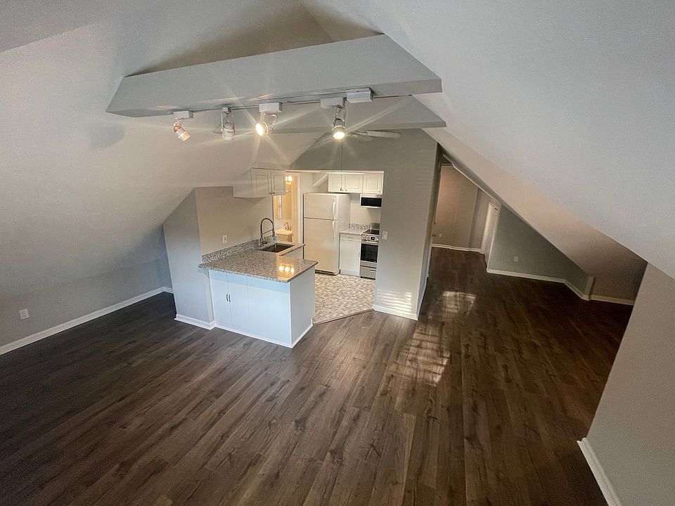 1st image of 2984 Linwood Ave #3