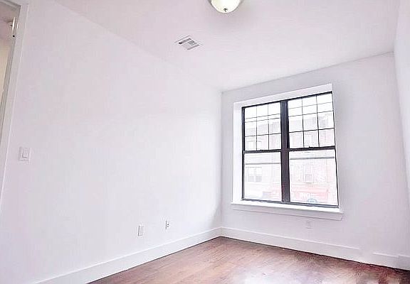 5th image of 309 Rogers Ave #2