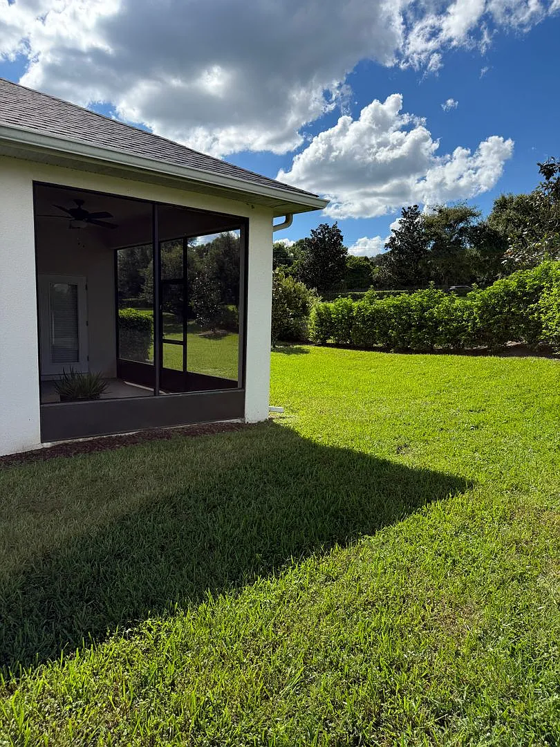 3/2 End Unit Villa in Gated Community — Photo 4