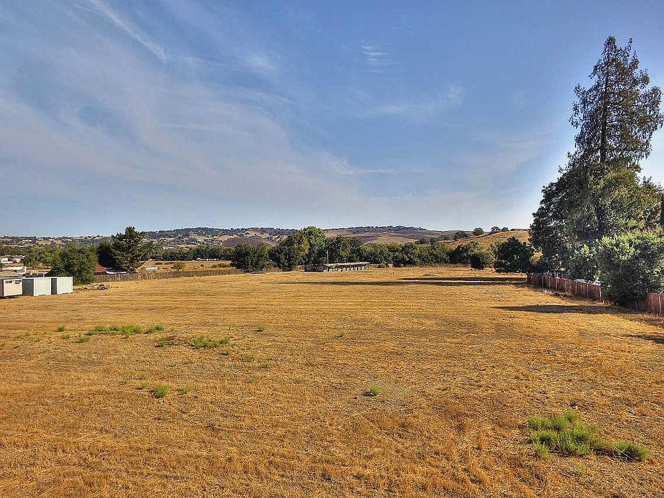 2nd image of 19960A Almaden Rd