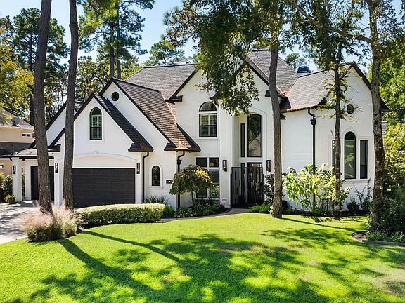 3rd image of 70 E Bracebridge Cir