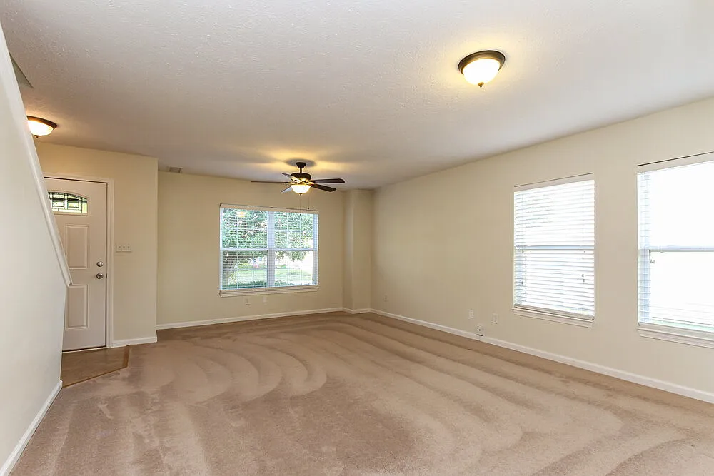 4 bed, 2.5 bath, 2298 sqft, $2,605 — Photo 4