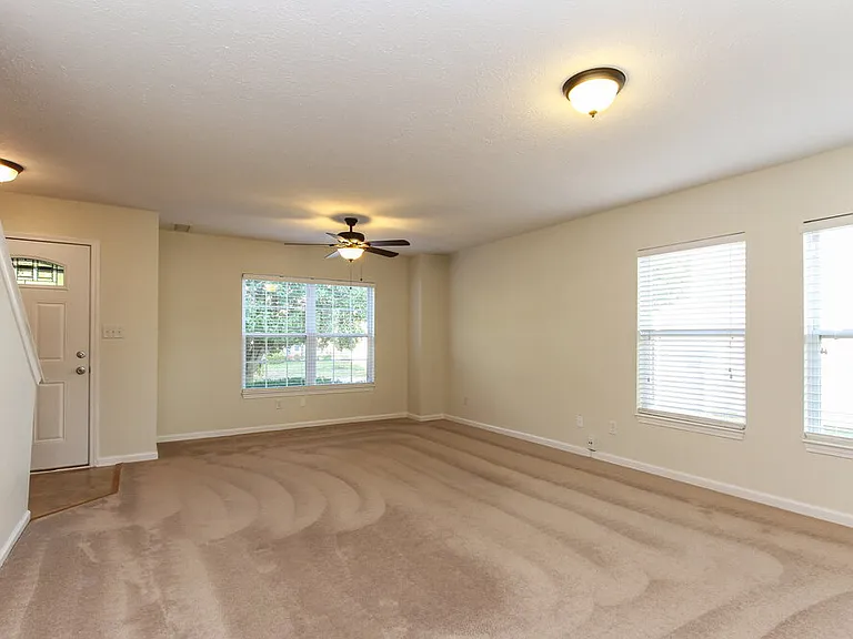 1237 Silver Ridge Ln — Photo 4