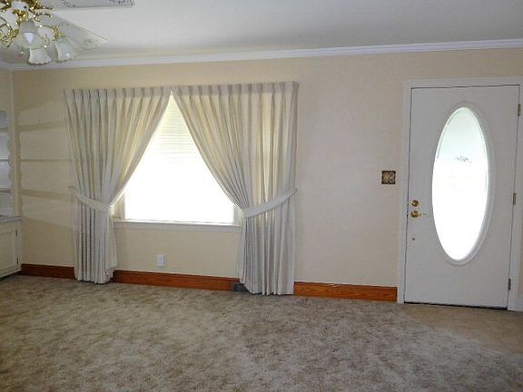 3rd image of 165 Franklin Ct