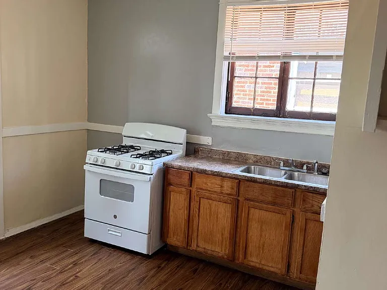 3702 Bates St #2F — Photo 16