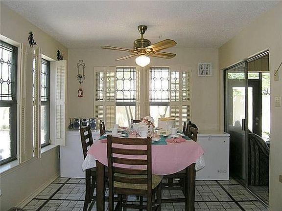 3rd image of 300 Hollandale Cir