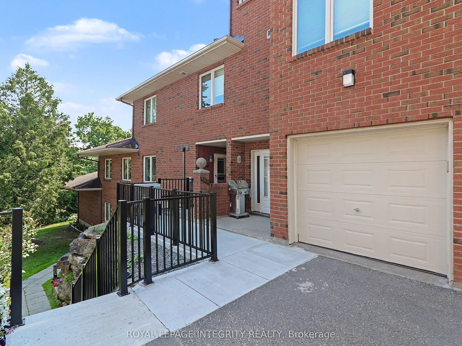 3 bed, $2,595 — Photo 1