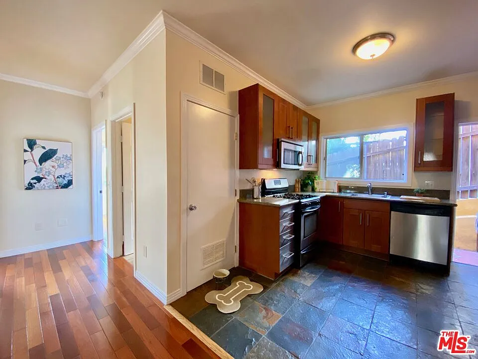 2 bed, 1.0 bath, 900 sqft, $3,495 — Photo 4